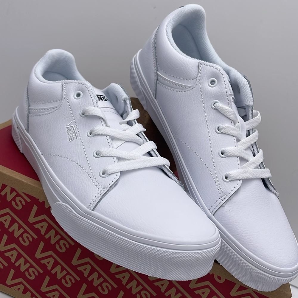 Vans WMNS Seldan (Tumble) White/White
VN0A4U2505R Sneakers - Picture 6 of 16